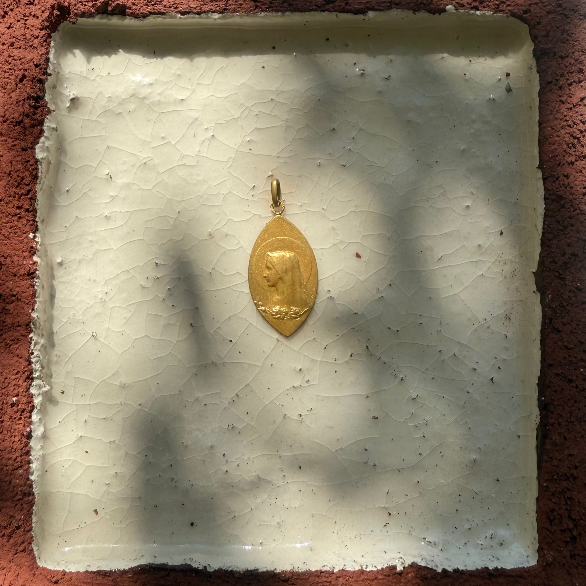 Pendentif n°65|Vierge en or