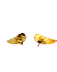 Boucles d'oreilles feuille en or jaune de Maison Labrune, style du XXe siècle, avec détails délicats et élégants.