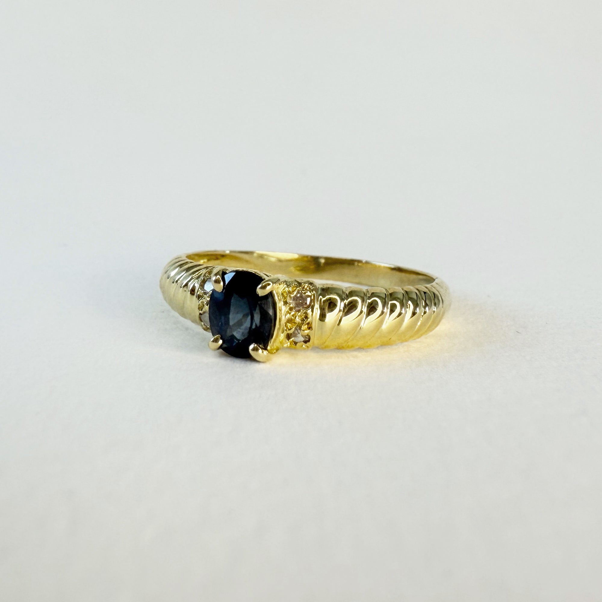 Bague n°23|Or et saphir