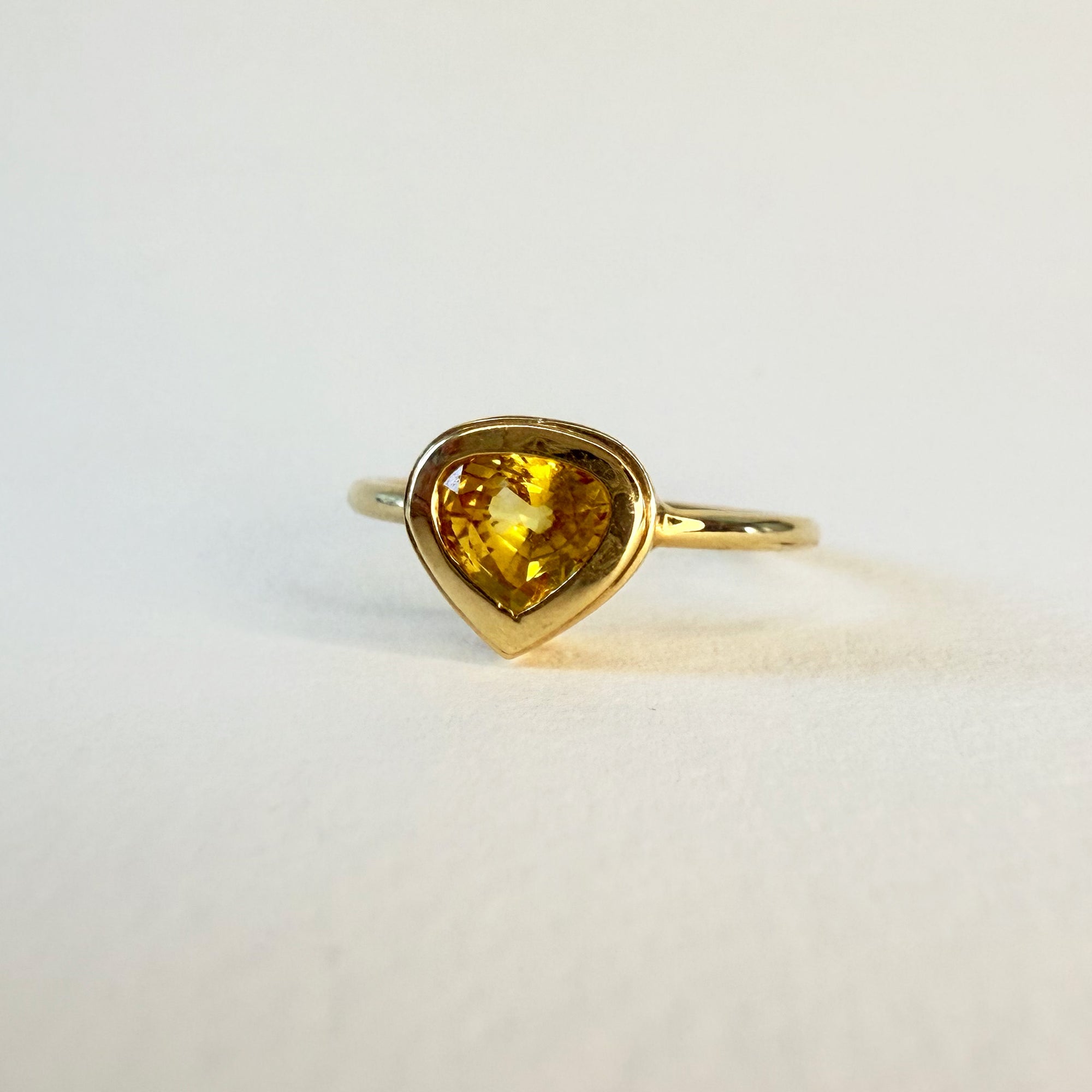 Bague n°48|Or et saphir jaune
