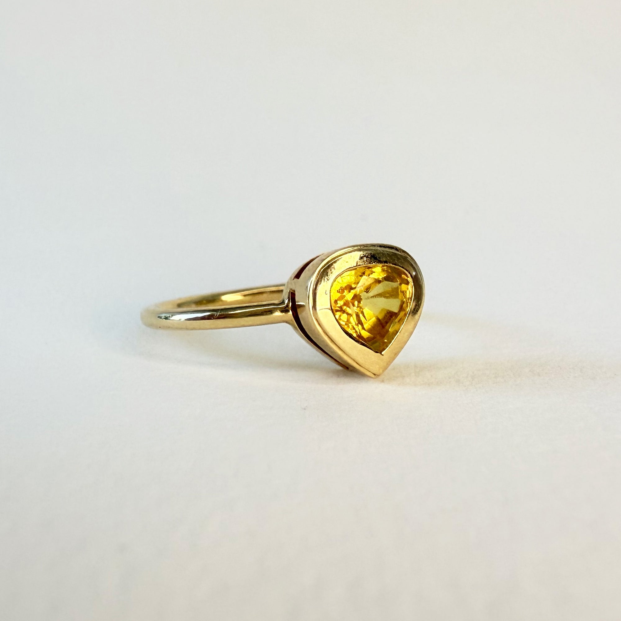 Bague n°48|Or et saphir jaune