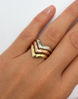 Bague jonc trois or de forme chevrons des années 80