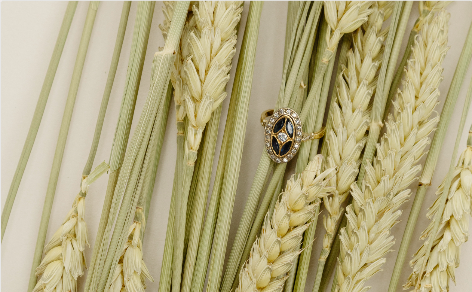 Petites histoires de la joaillerie : La bague marquise