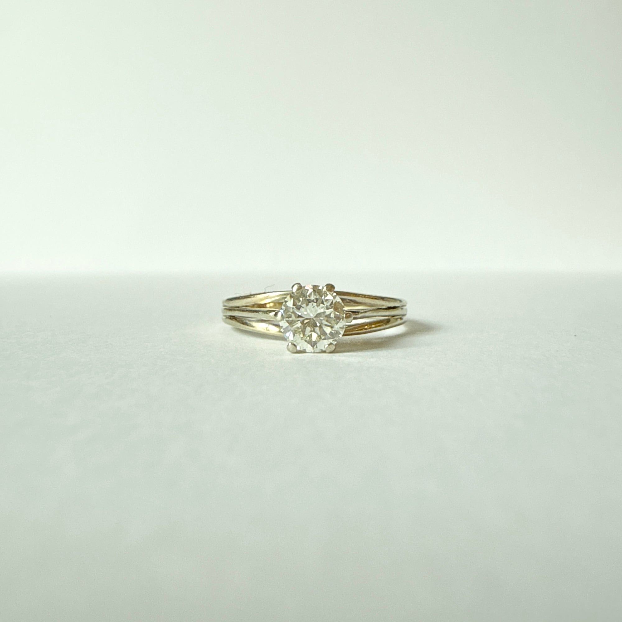 Solitaire en or gris et diamant 0,5 carats｜Années 1950