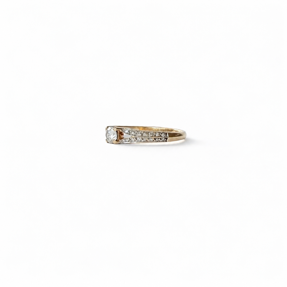 Bague solitaire diamant 0,2 carat et pavage en or, style années 1980, Maison Labrune, visible sur l'image.