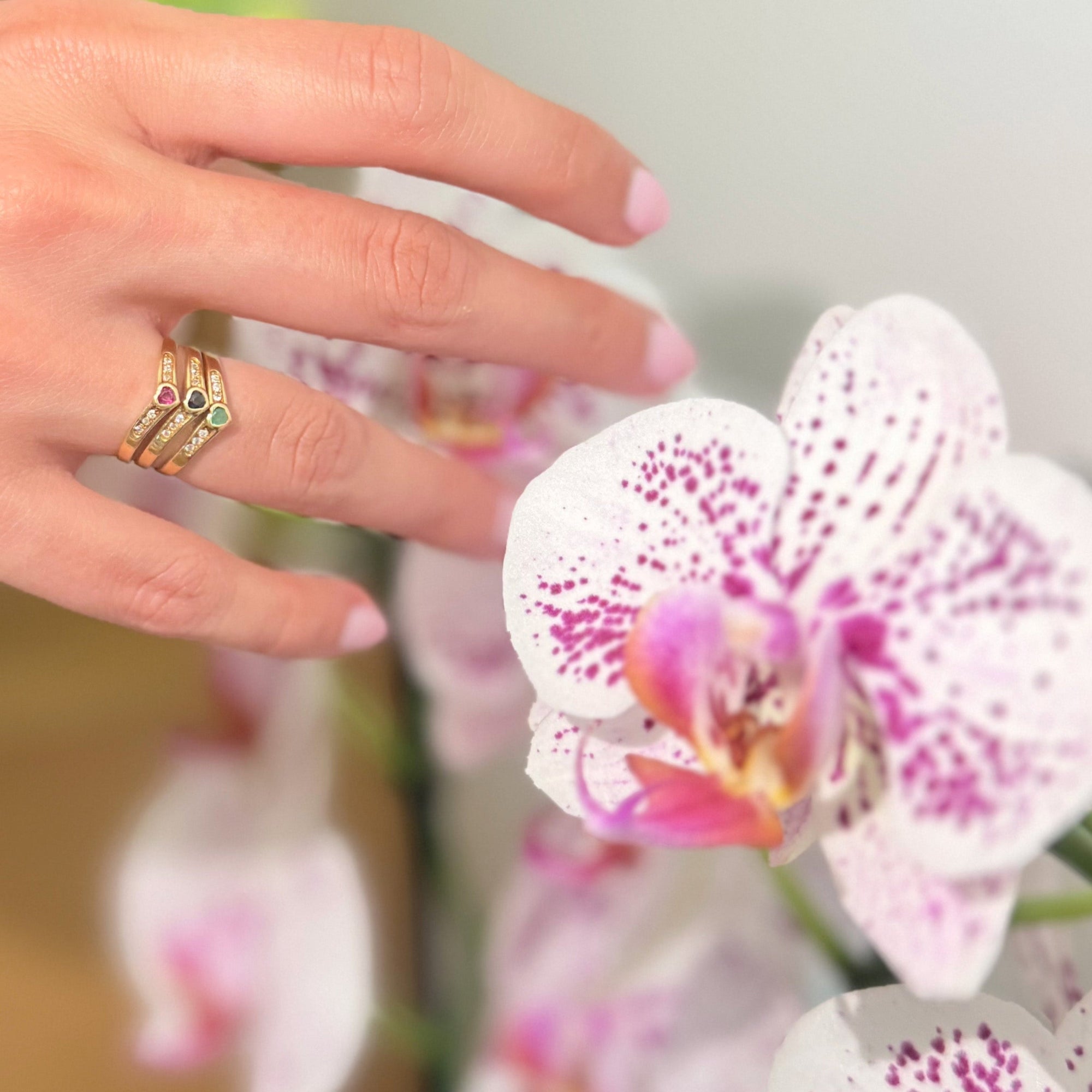 Trois bagues anciennes en or