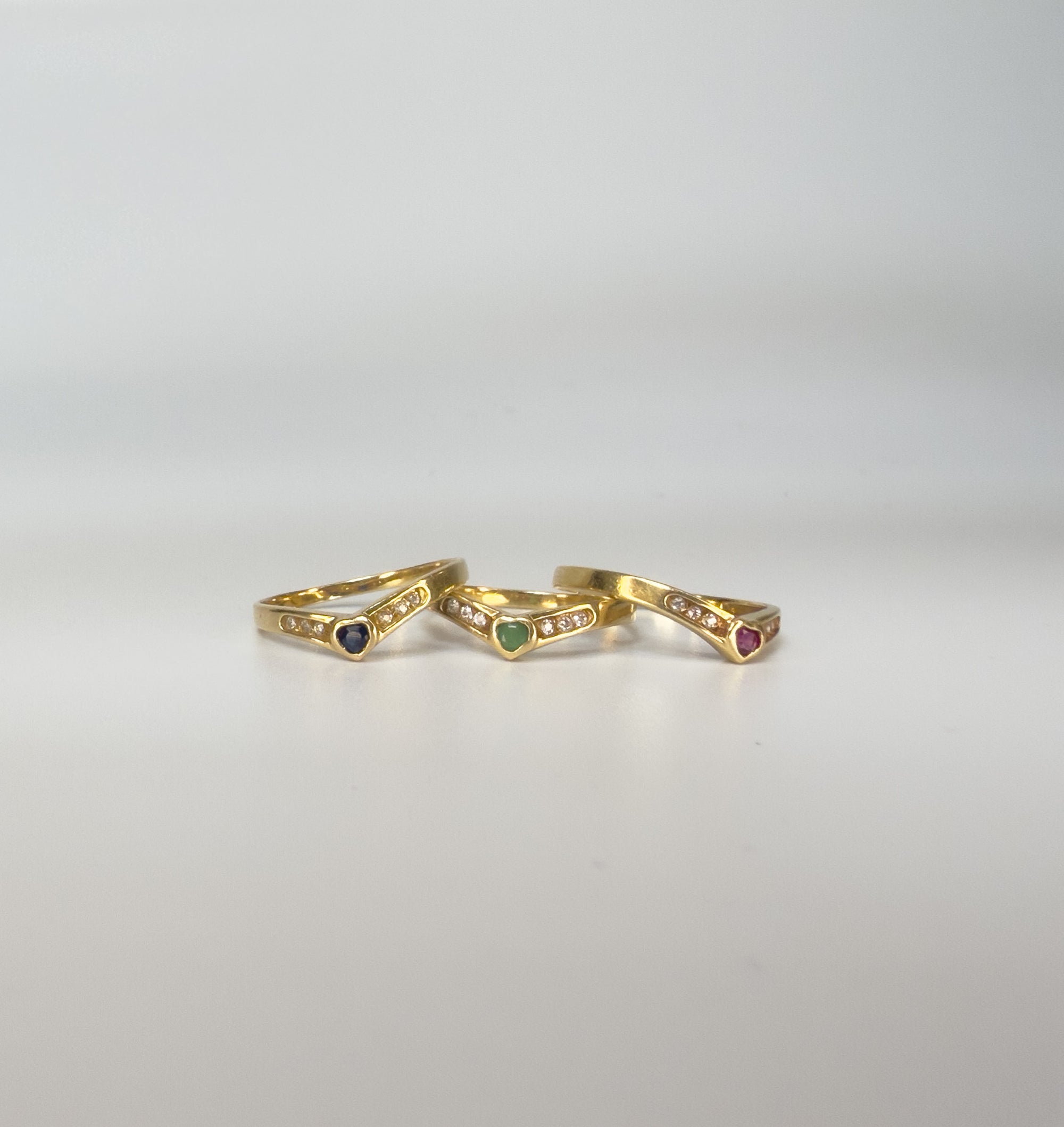 Trois bagues en or et pierres précieuses vintage