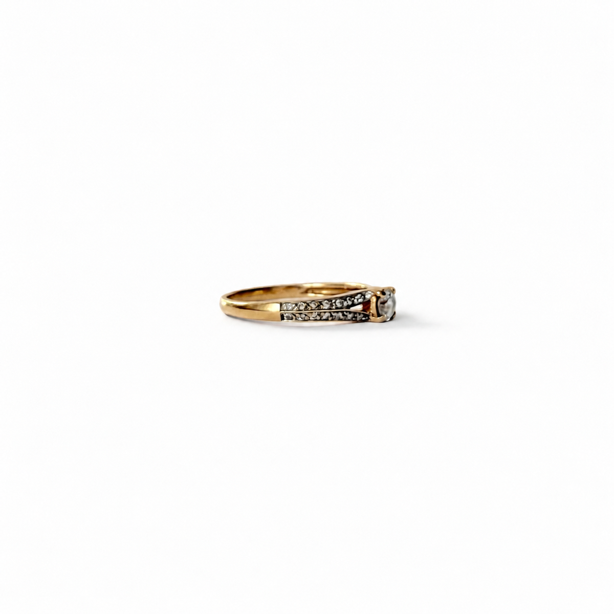 Bague solitaire en diamant 0,2 carat avec pavage, style années 1980, maison Labrune, en or précieux.