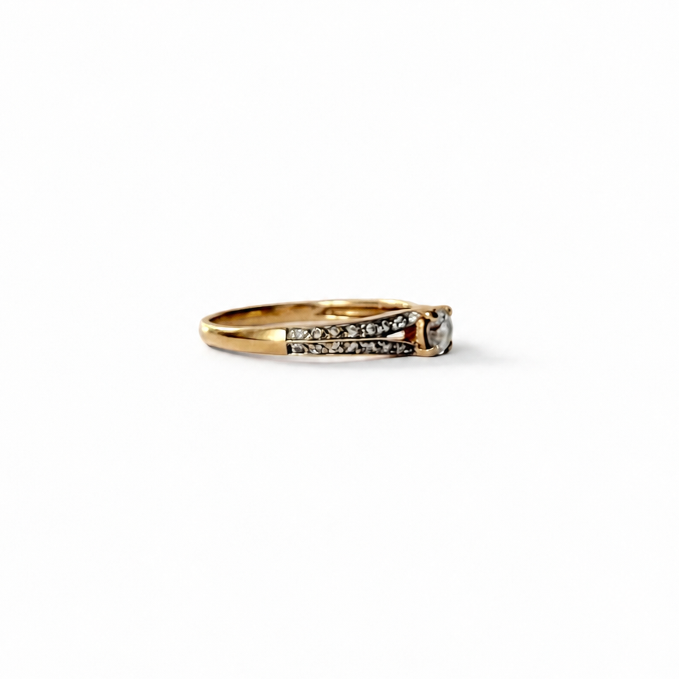 Bague solitaire en diamant 0,2 carat avec pavage, style années 1980, maison Labrune, en or précieux.