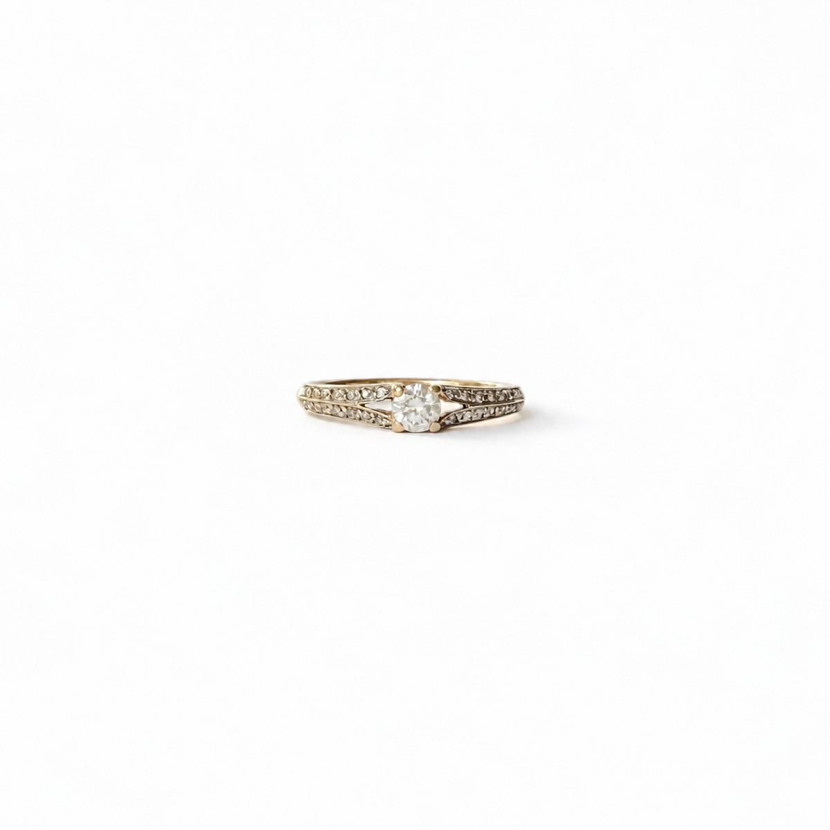 Bague solitaire en diamant 0,2 carat avec pavage, style années 1980, maison Labrune, or blanc élégant.
