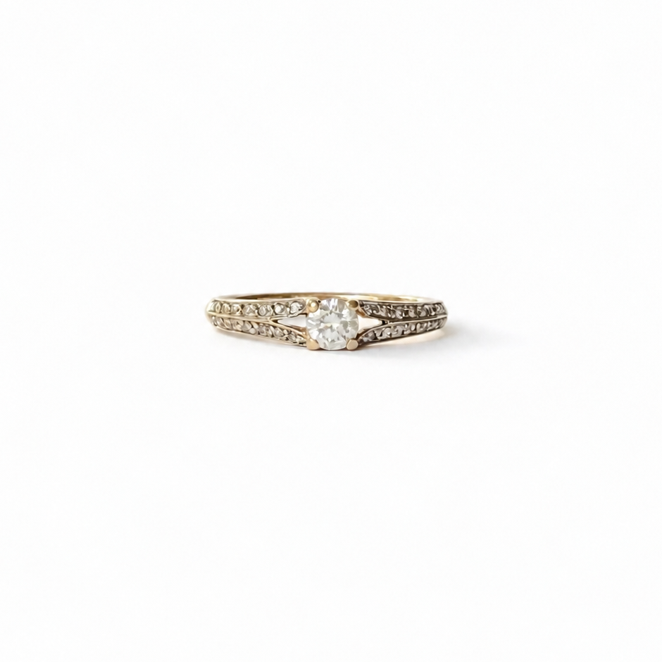 Bague solitaire en diamant 0,2 carat avec pavage, style années 1980, maison Labrune, or blanc élégant.