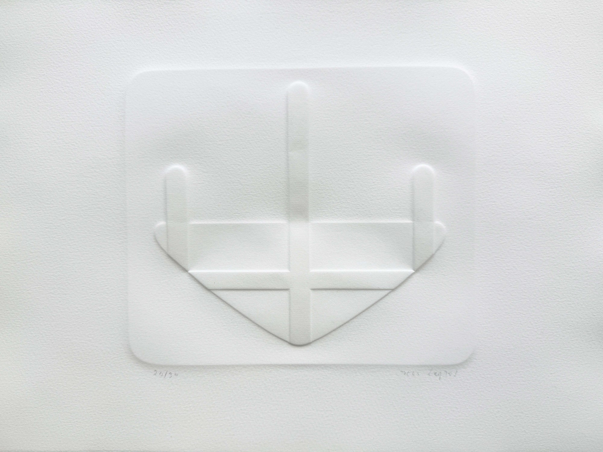Estampage en relief sur papier d’Arches signé Jean Legros vers 1970, œuvre abstraite minimaliste de l’art concret français, composition géométrique jouant sur la lumière et le volume, idéale pour collection d’art moderne ou décoration d’intérieur.