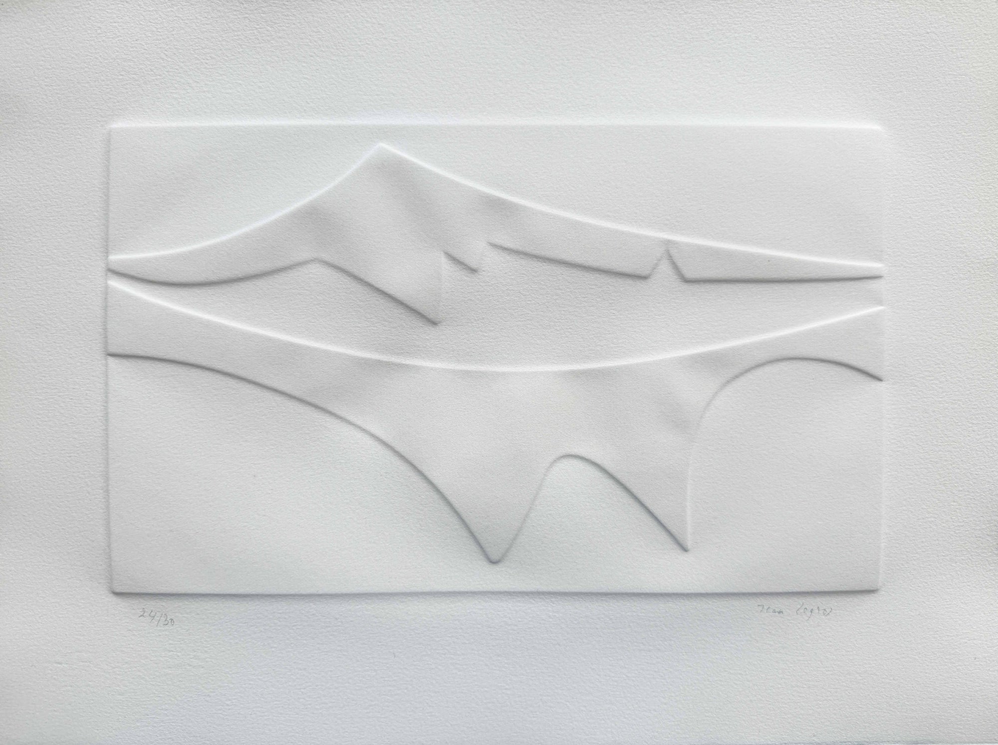 Estampage en relief sur papier d’Arches signé Jean Legros vers 1970, œuvre abstraite minimaliste de l’art concret français, composition géométrique jouant sur la lumière et le volume, idéale pour collection d’art moderne ou décoration d’intérieur.