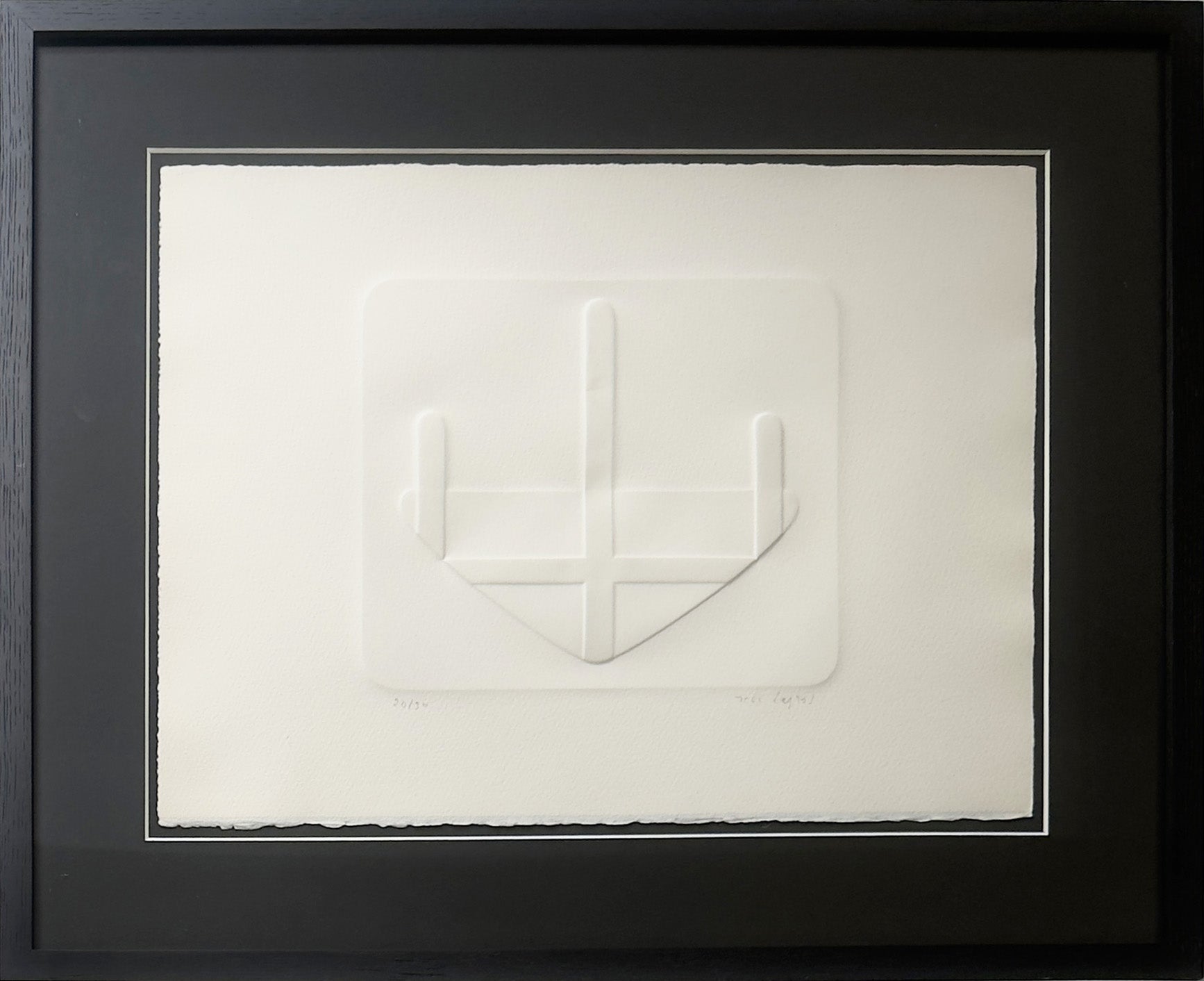 Estampage en relief sur papier d’Arches signé Jean Legros vers 1970, œuvre abstraite minimaliste de l’art concret français, composition géométrique jouant sur la lumière et le volume, idéale pour collection d’art moderne ou décoration d’intérieur.