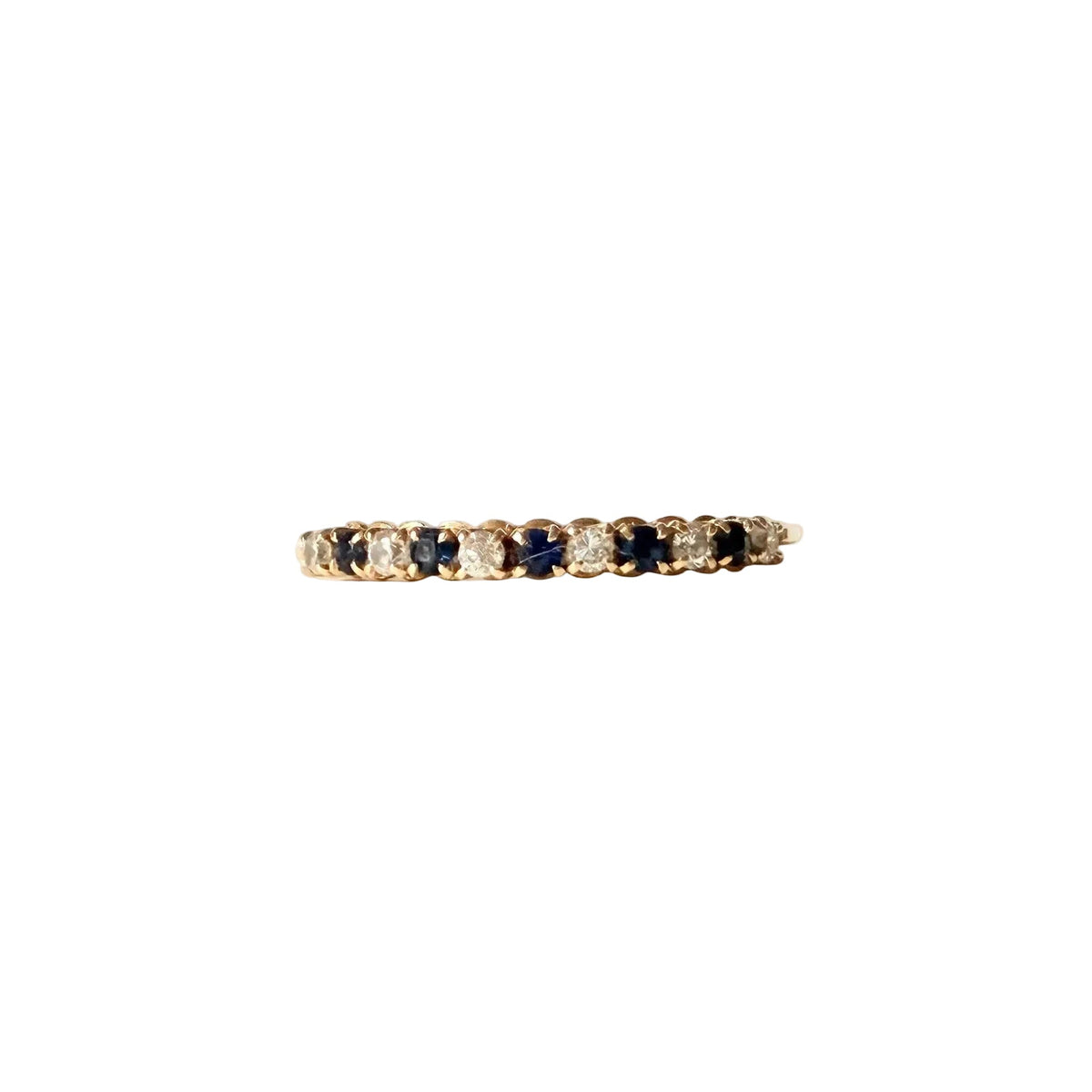 Bague demi-alliance en or jaune 18 carats sertie de six diamants et cinq saphirs naturels