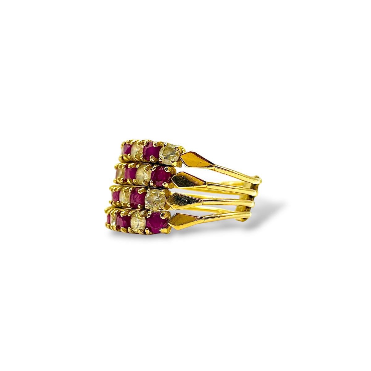 Bague de style harem en or jaune 18 carats, avec quatre anneaux sertis de rubis et de diamants, tour de doigt 48.