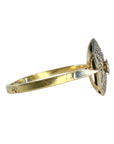 Bague Art Déco en or jaune 18 carats avec tête hexagonale en platine ciselé diamanté, bijou ancien raffiné aux lignes géométriques typiques des années 1930.