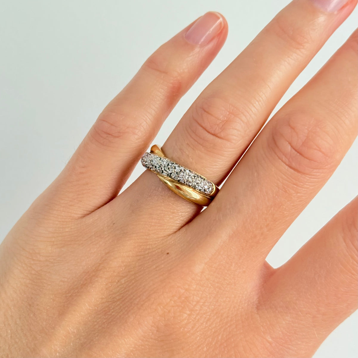 Bague double jonc entrelacés en or jaune et diamants