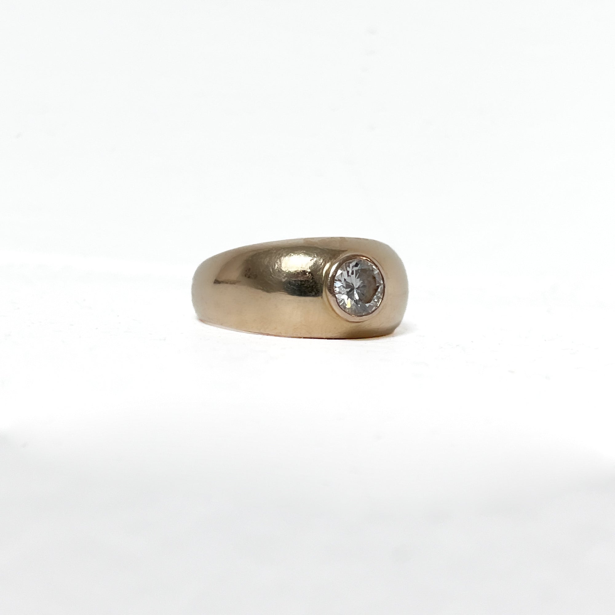 Bague vintage en or jaune 18 carats et diamant, joaillerie française des années 1990