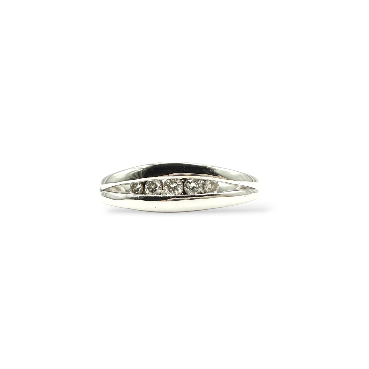 Bague double jonc en or blanc 18 carats ornée de cinq diamants, vers 1990