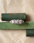 Bague jarretière en or blanc 18 carats et diamants