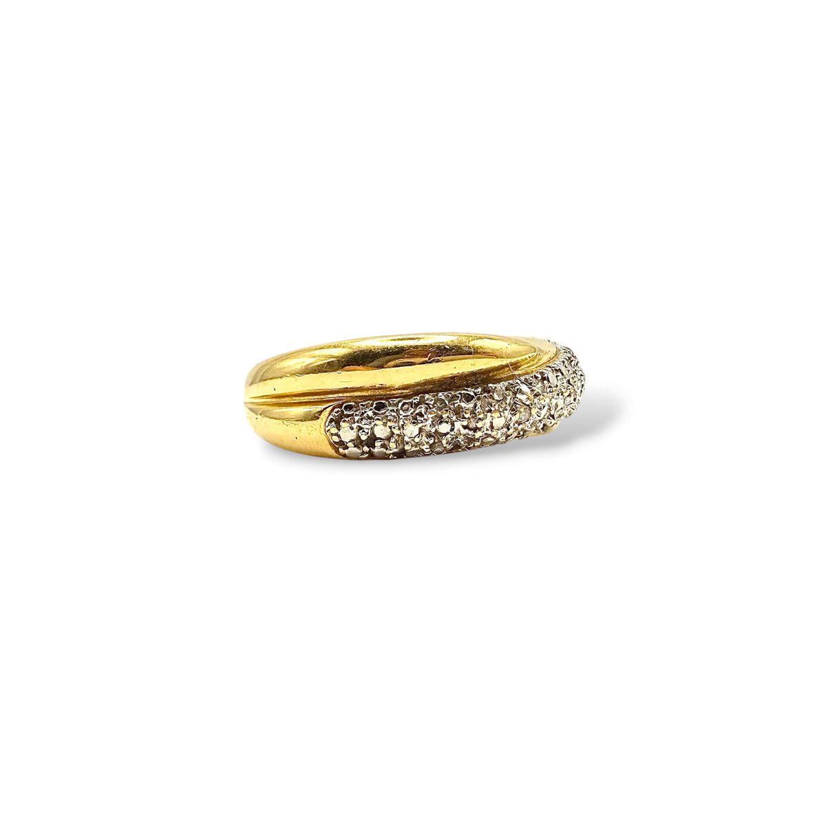 Bague joncs entrelacés en or jaune 18 carat et pavage de diamant, vue de profil.