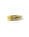 Bague joncs entrelacés en or jaune 18 carat et pavage de diamant, vue de profil.