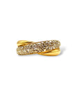 Bague à joncs croisés en or jaune et or blanc 18 carats, ornée d’un pavage de diamants, modèle vintage des années 1990.