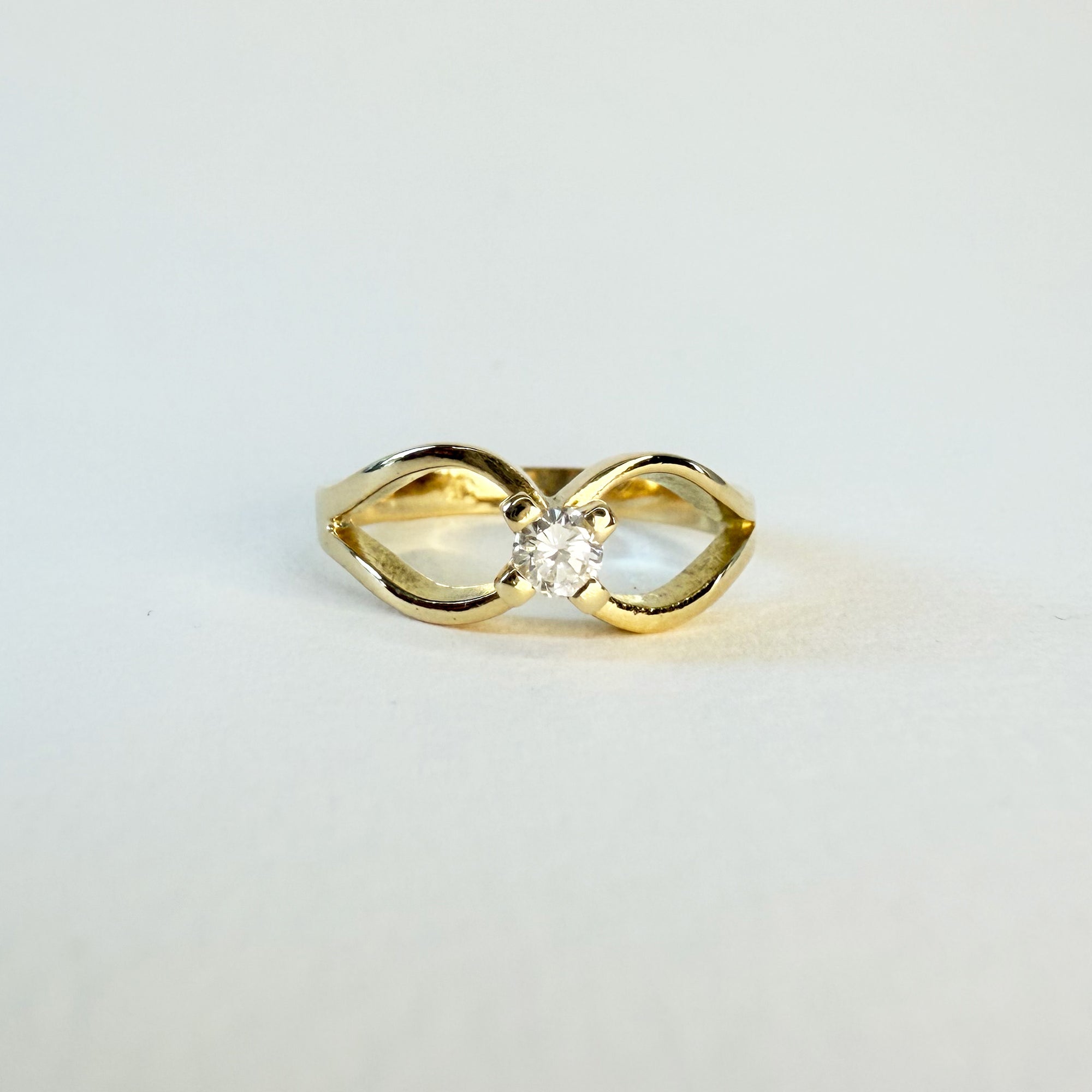 bague en or 18 carats et diamant