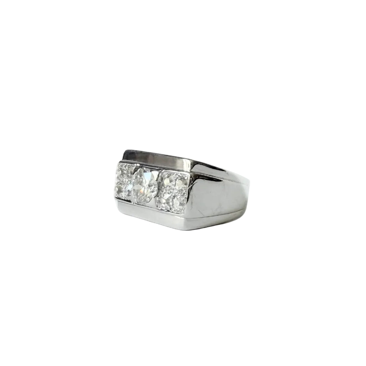 Bague Tank Art Déco en or gris 18 carats avec diamant central et entourage de 8 diamants taille brillant, bague de fiançailles vintage années 1950.