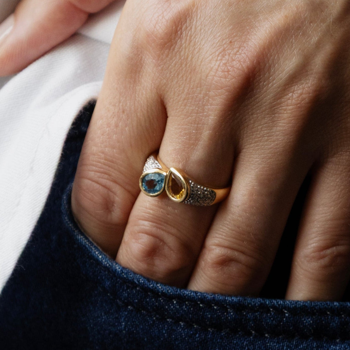 Bague Toi & Moi vintage des années 1980 en or jaune 18 carats, sertie d’une citrine et d’une aigue-marine taille poire entourées de diamants brillants.