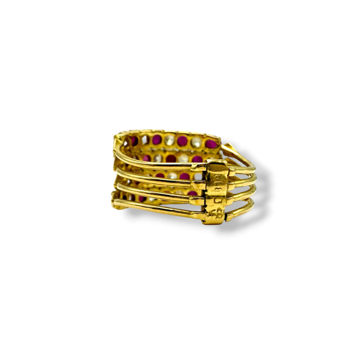 Bague turque à quatre anneaux mobiles en or jaune 18 carats, un bijou de tradition orientale serti de rubis et de diamants.
