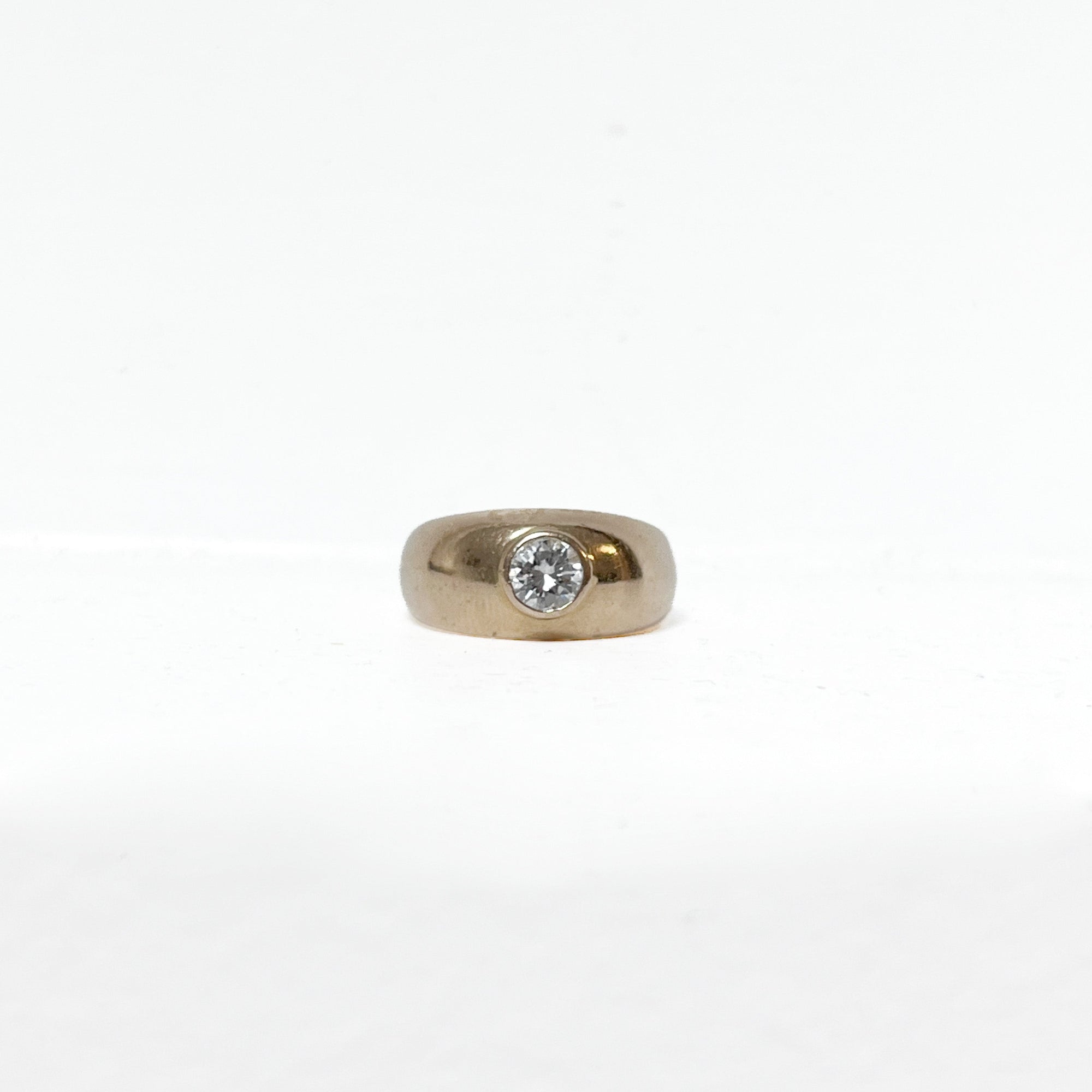 Bague vintage française en or jaune 18 carats avec diamant naturel