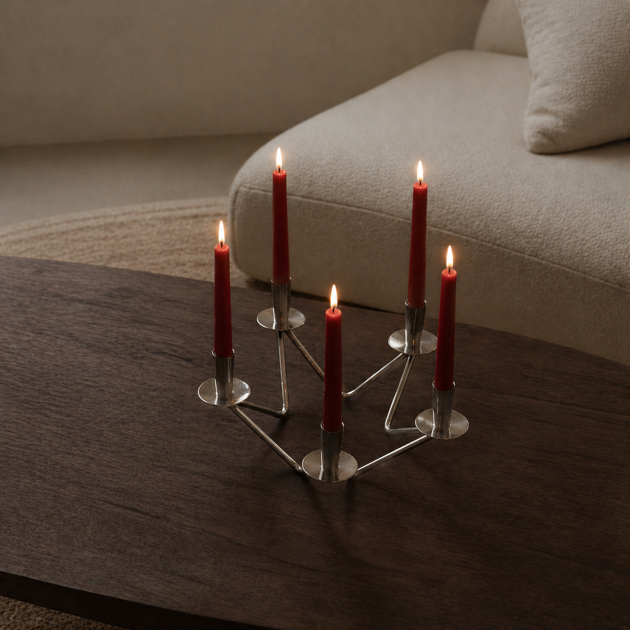 Bougeoir vintage Berg Danemark métal argenté cinq bras design scandinave 1960 en situation décoration intérieure élégante