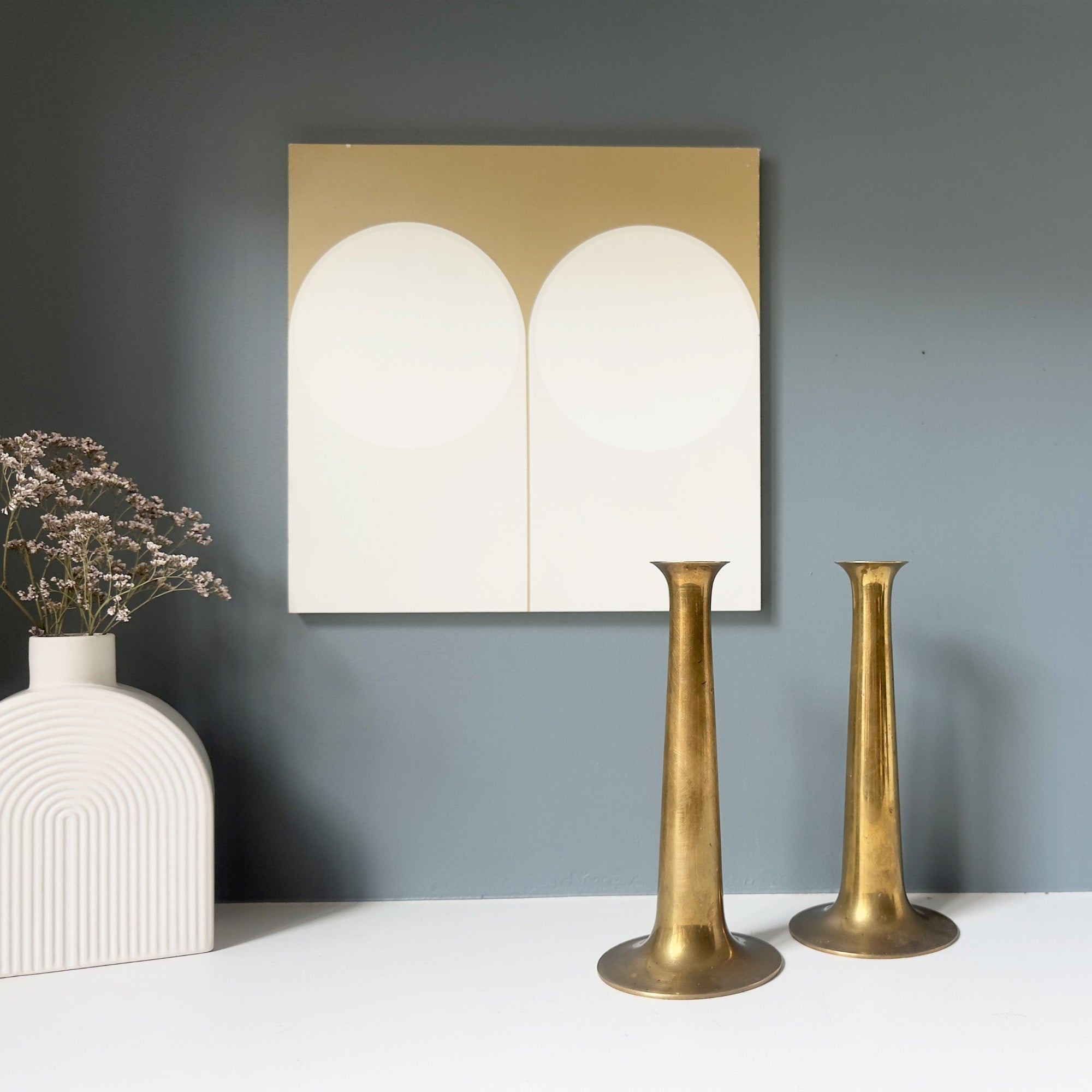 Sérigraphie abstraite géométrique de Fritz Ruoff, réalisée en 1967 et éditée par Domberger, œuvre d’art moderne montée sur cadre en bois, idéale pour décoration d’intérieur ou collection d’art du XXe siècle.