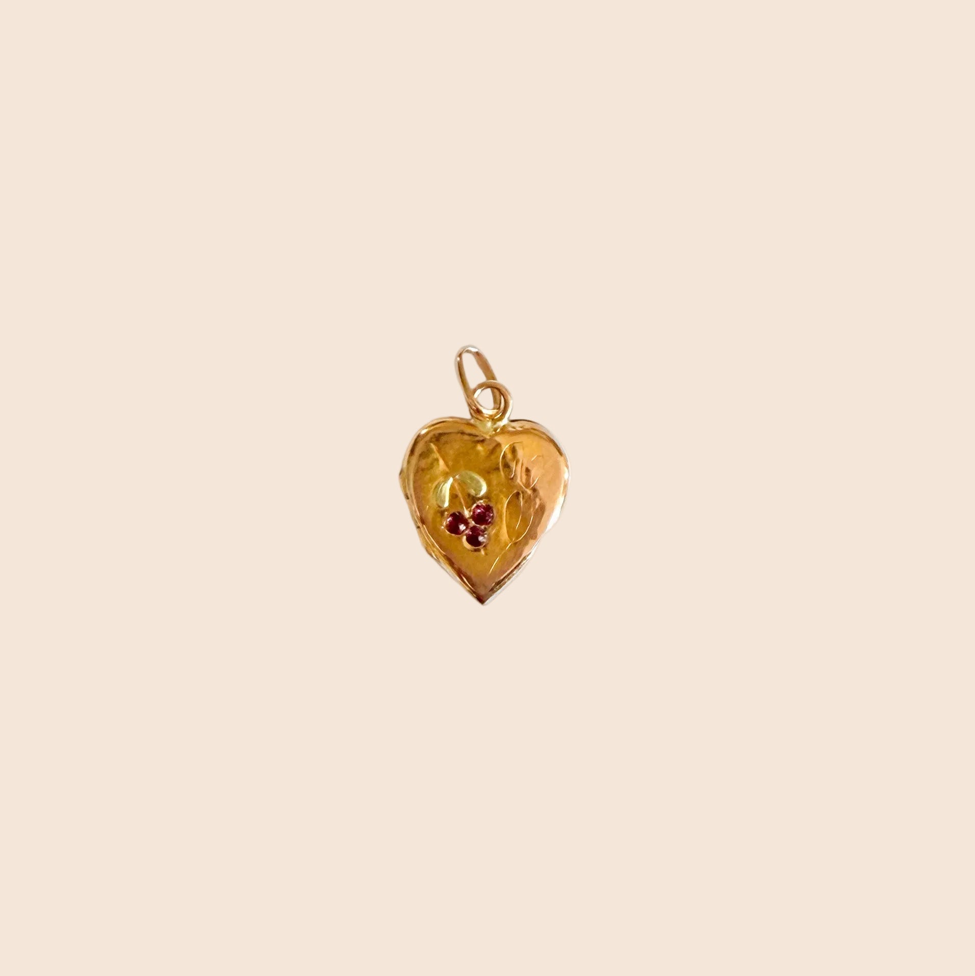 Pendentif porte-souvenir en or et rubis｜Belle Epoque, vers 1880