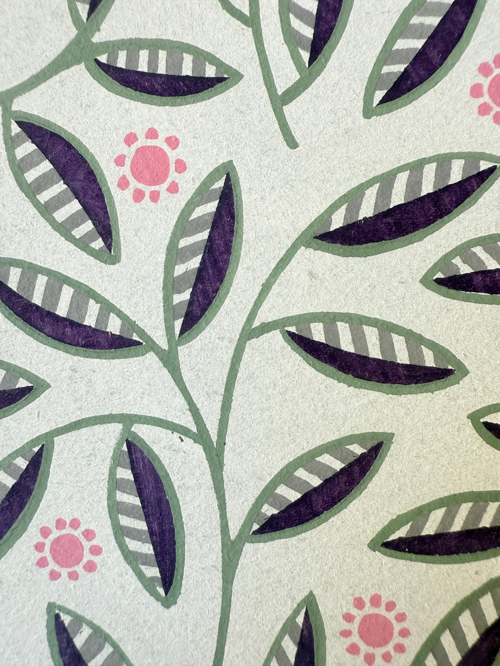 Pochoir Art déco signé Jacques Camus, “Fleurs et feuilles”, réalisé en 1922 et édité par A. Calavas à Paris, œuvre aux couleurs vives typiques des années 1920, encadrée pour décoration d’intérieur élégante.