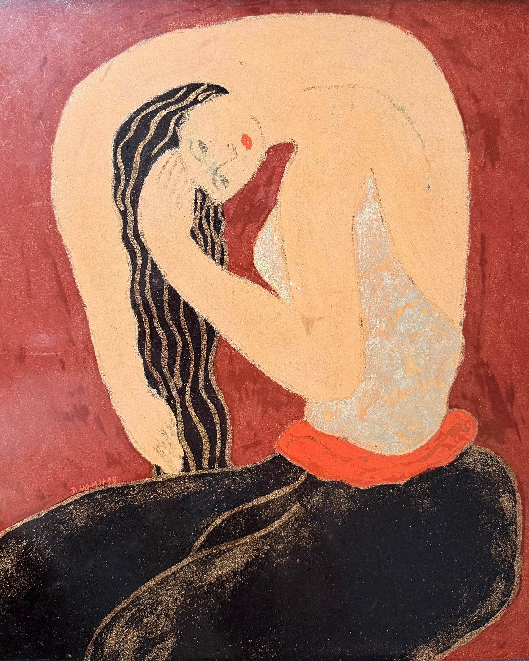 Panneau de laque peint signé Dinh Hanh, “Femme se peignant les cheveux”, œuvre vietnamienne de 1993 inspirée de Matisse, alliant modernisme et tradition asiatique, idéal pour collection ou décoration d’intérieur.