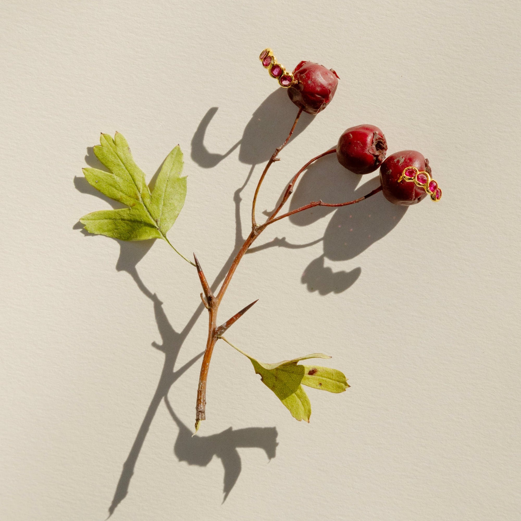 Boucles d'oreille en or 18 carats et rubis vintage