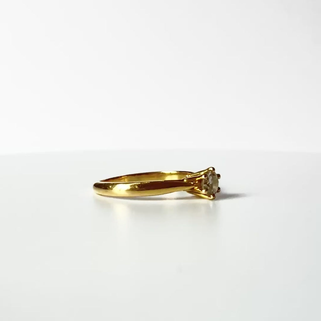 vidéo montrant la bague solitaire diamant 0,2 carat tournant