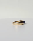 Bague saphir cabochon en or jaune 18 carats, bijou vintage des années 1980 au style intemporel. Vidéo tournante de la bague 