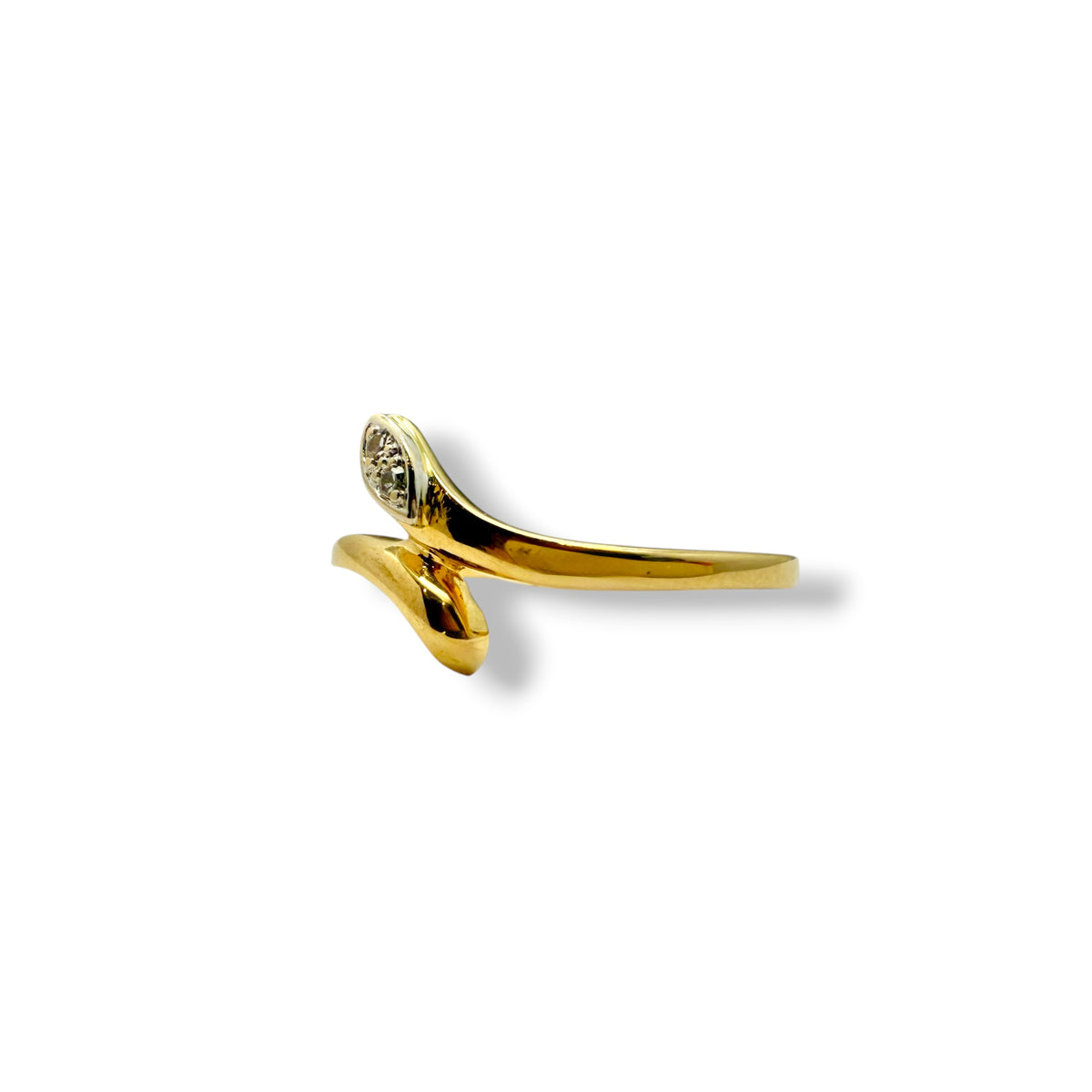Vue de profil de la bague serpent or 18 carats et diamants