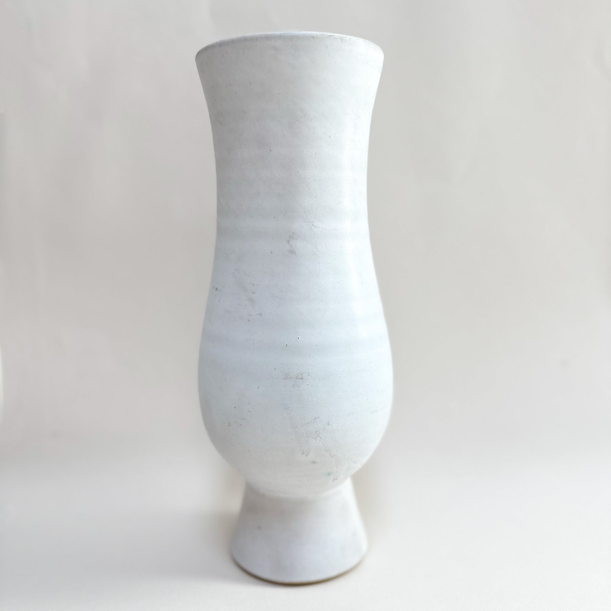 Vase vintage forme sablier grès émaillé design moderniste années 1960 style Jouve forme très pure