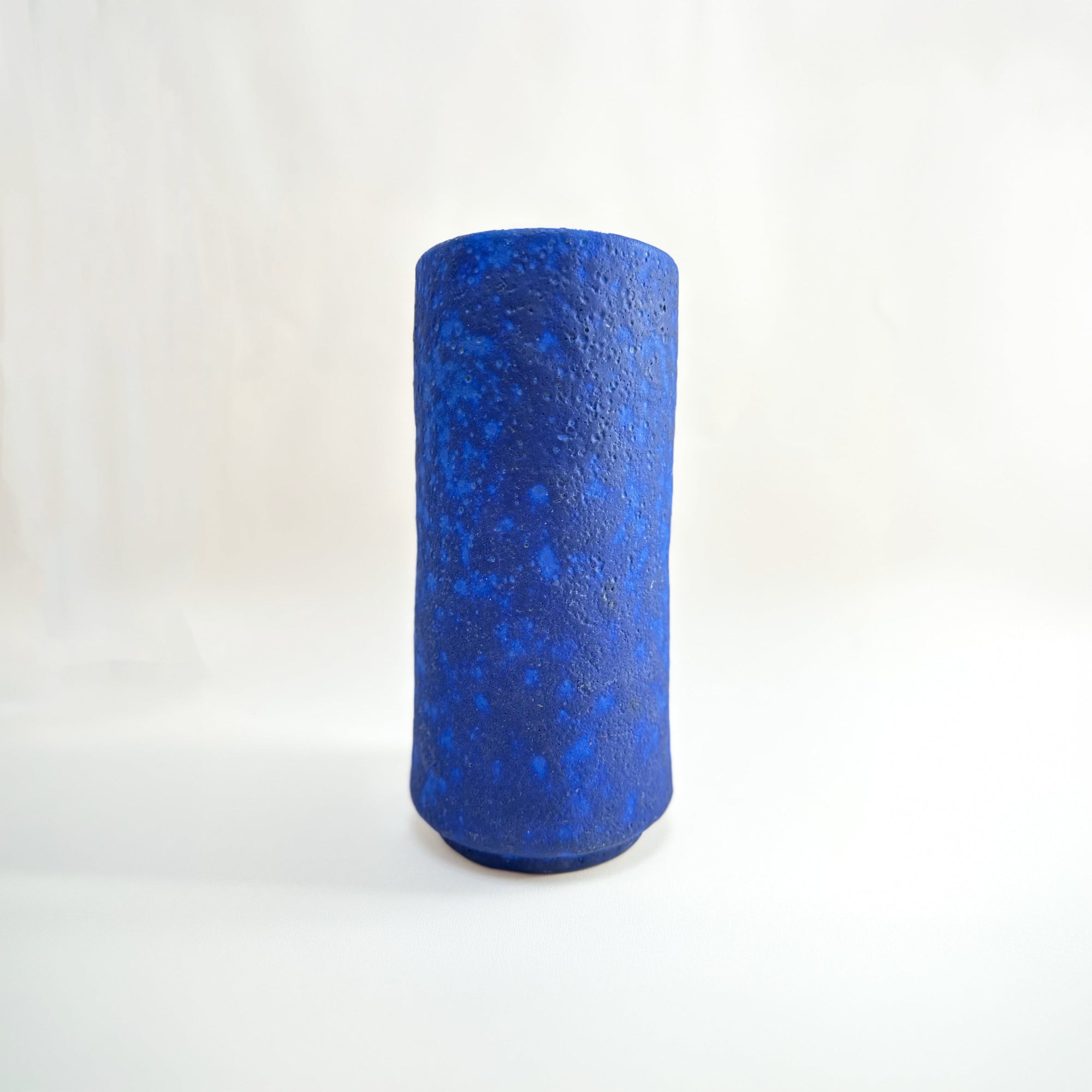 Vase Fat Lava bleu céramique émaillée années 1980 signé pièce unique design vintage européen